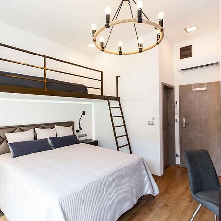 Premium Rooms By Hi5 - Style At The Comedy Theater 부다페스트 외부 사진