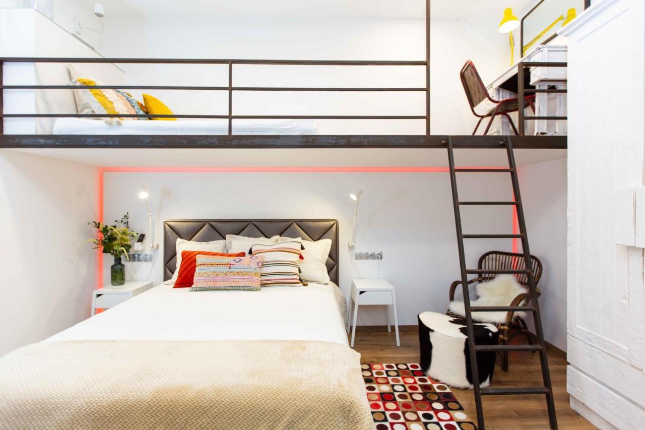 Premium Rooms By Hi5 - Style At The Comedy Theater 부다페스트 외부 사진