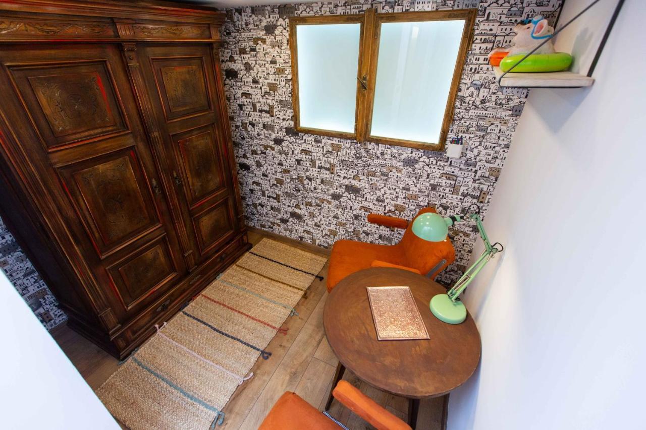 Premium Rooms By Hi5 - Style At The Comedy Theater 부다페스트 외부 사진