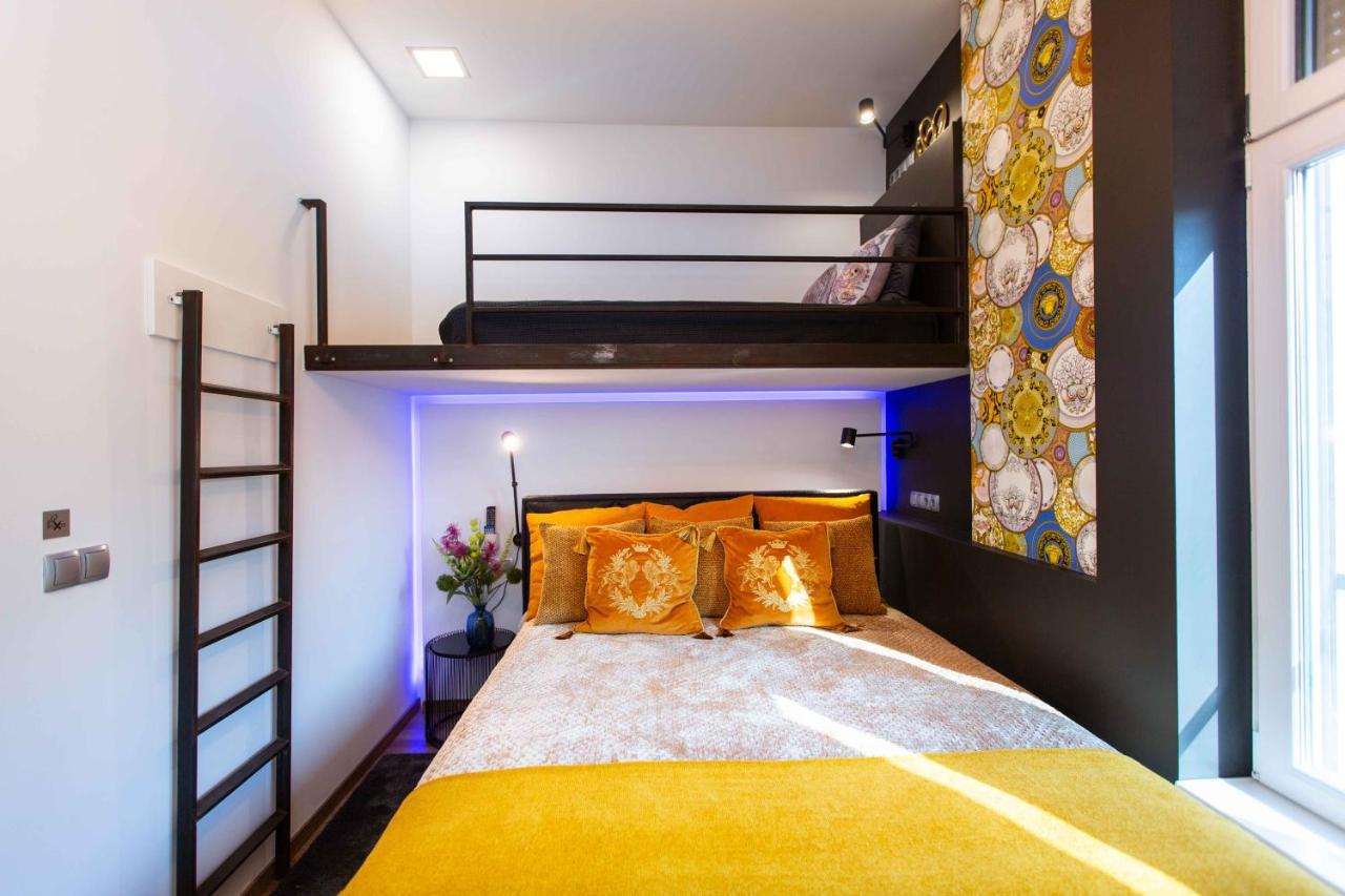 Premium Rooms By Hi5 - Style At The Comedy Theater 부다페스트 외부 사진