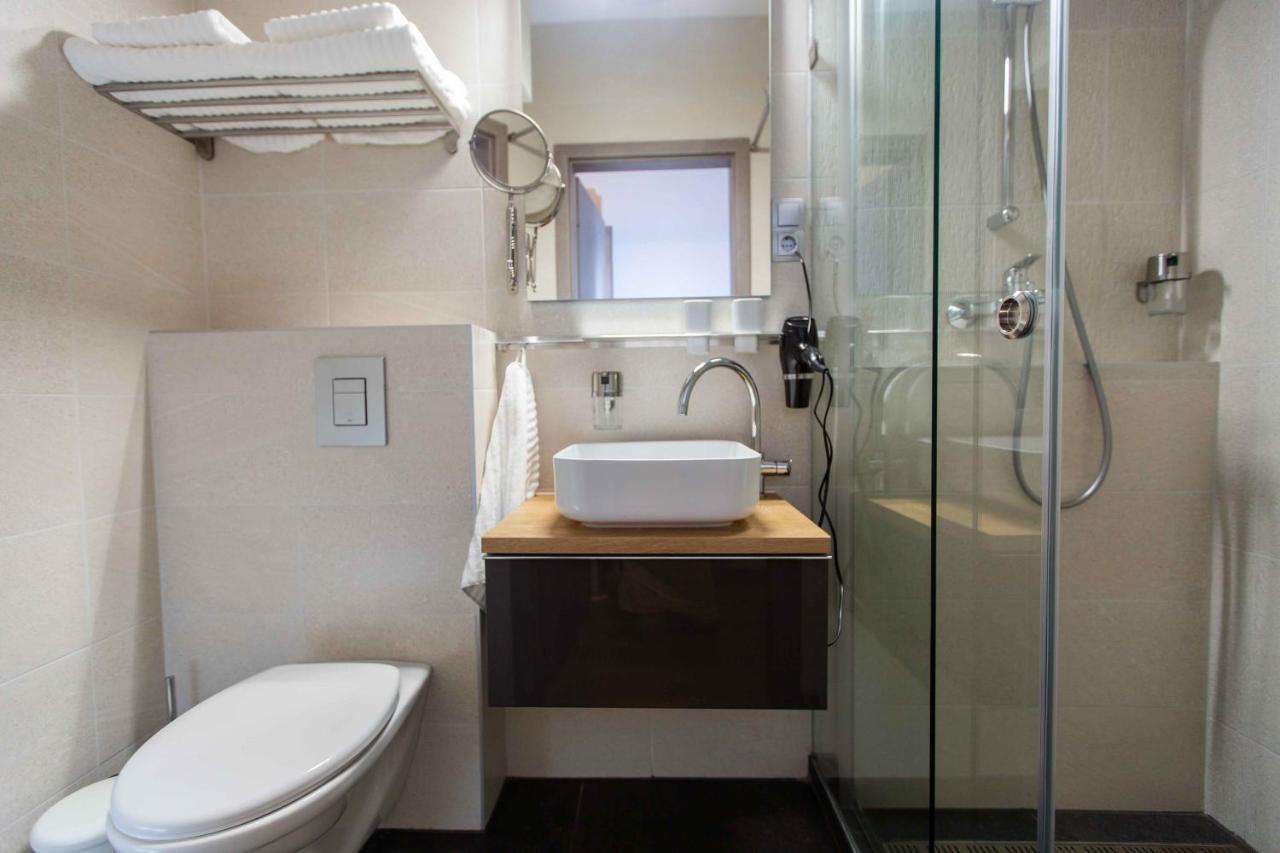 Premium Rooms By Hi5 - Style At The Comedy Theater 부다페스트 외부 사진