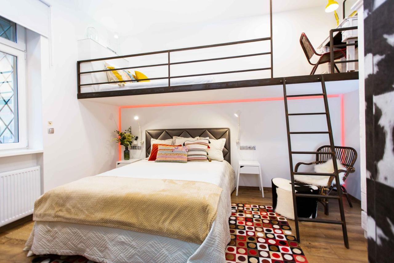 Premium Rooms By Hi5 - Style At The Comedy Theater 부다페스트 외부 사진