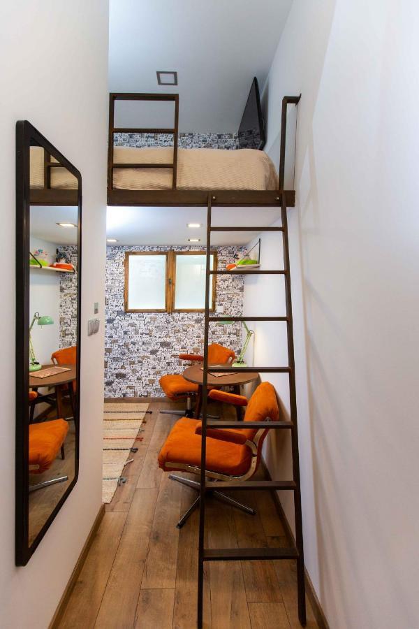 Premium Rooms By Hi5 - Style At The Comedy Theater 부다페스트 외부 사진