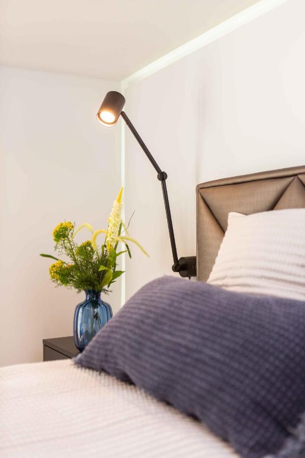 Premium Rooms By Hi5 - Style At The Comedy Theater 부다페스트 외부 사진