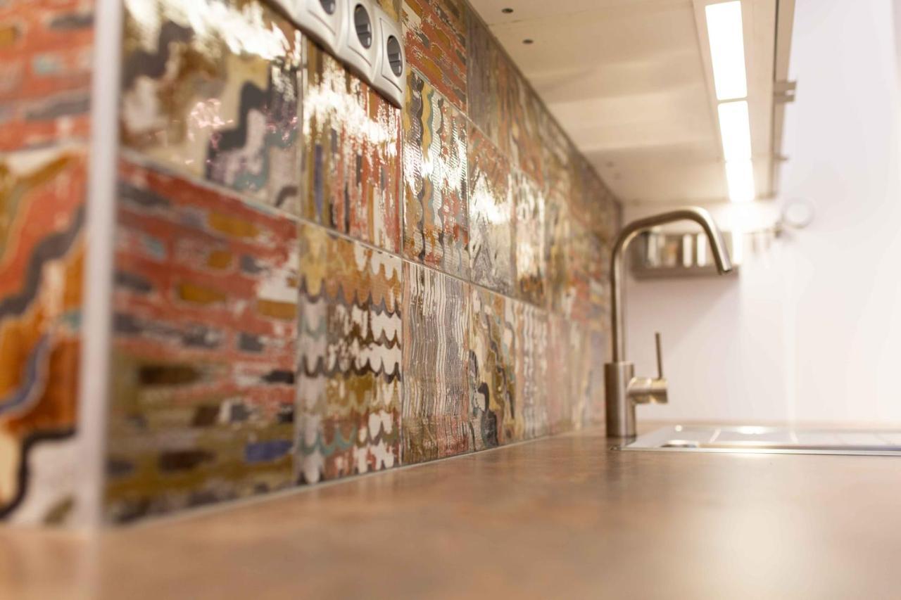 Premium Rooms By Hi5 - Style At The Comedy Theater 부다페스트 외부 사진